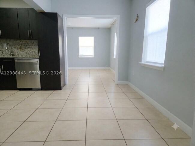 Building Photo - 325 SW 63rd Ave