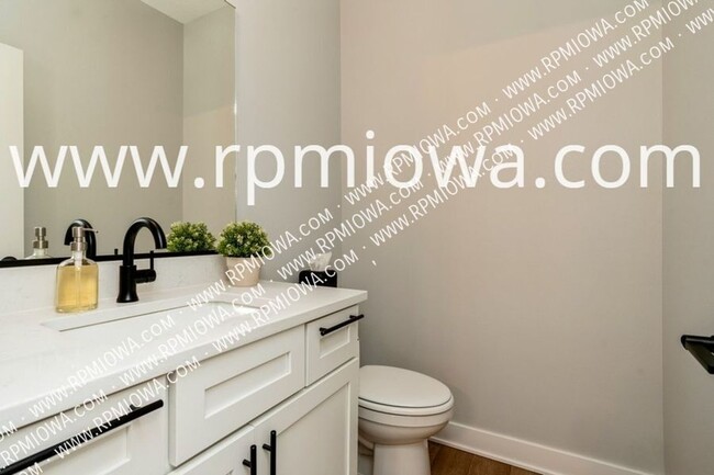 Building Photo - 10097 Stark Dr