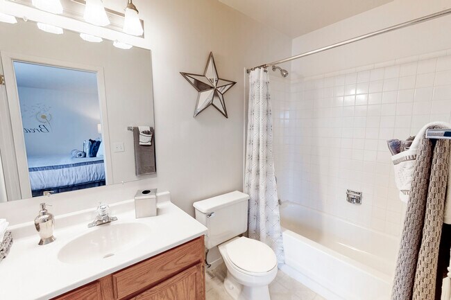 Building Photo - 1128 Johnson Dr