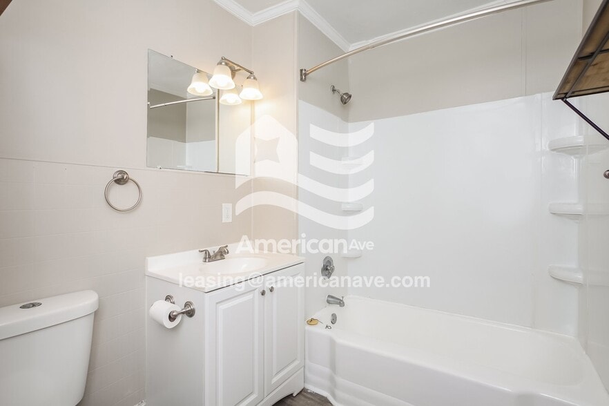 Building Photo - 608 S Bonham Rd