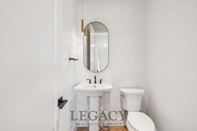 Building Photo - 1200 Phillips St