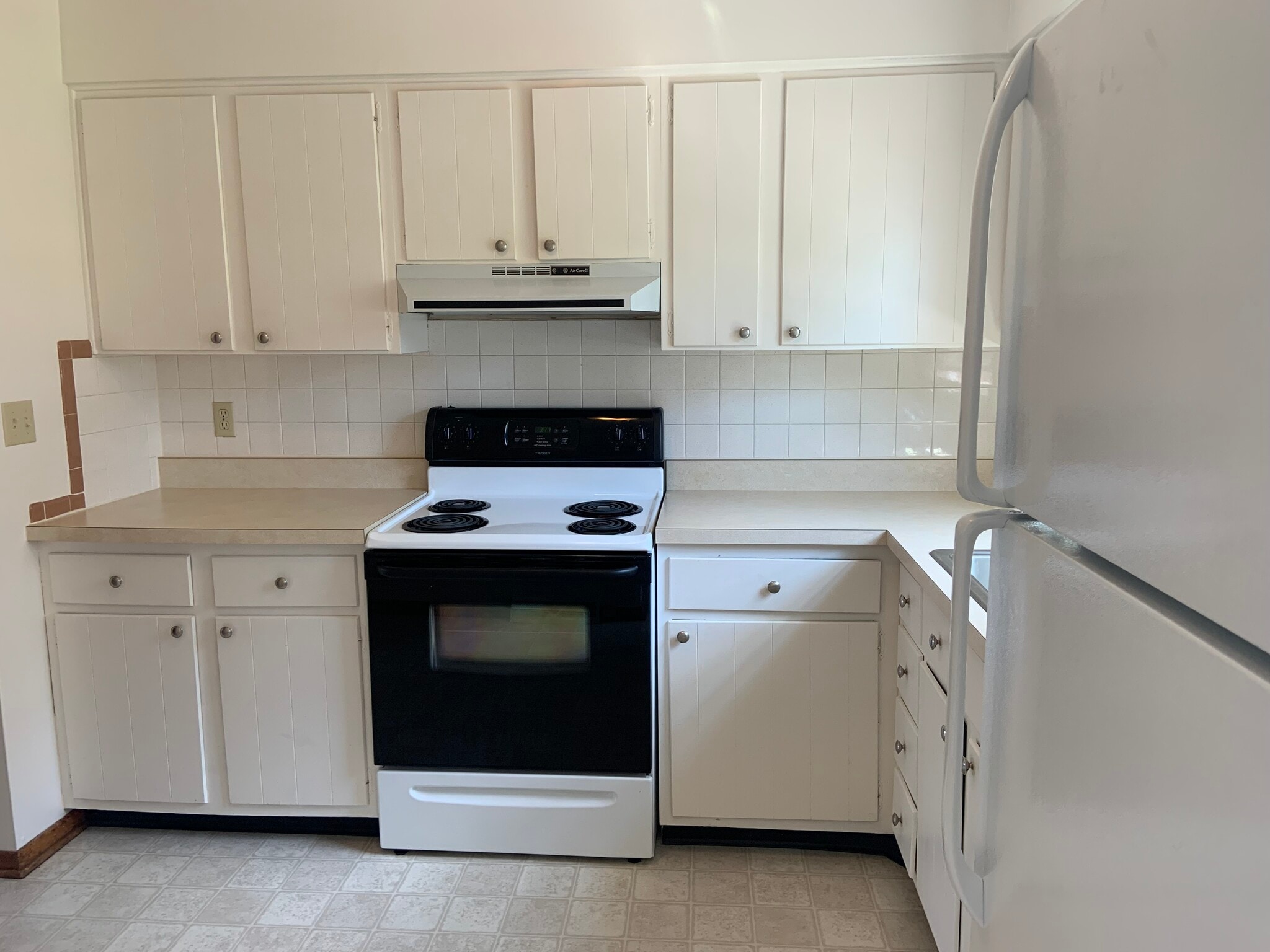 Kitchen - 4158 Woodbine Ter