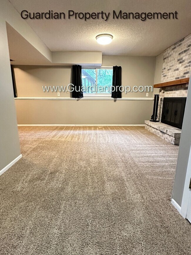 Building Photo - Eden Prairie Single Family Home, Fenced Yard, 2 Car Garage, Dishwasher W/D