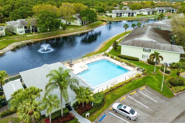 Building Photo - 2001 Sabal Ridge Ct