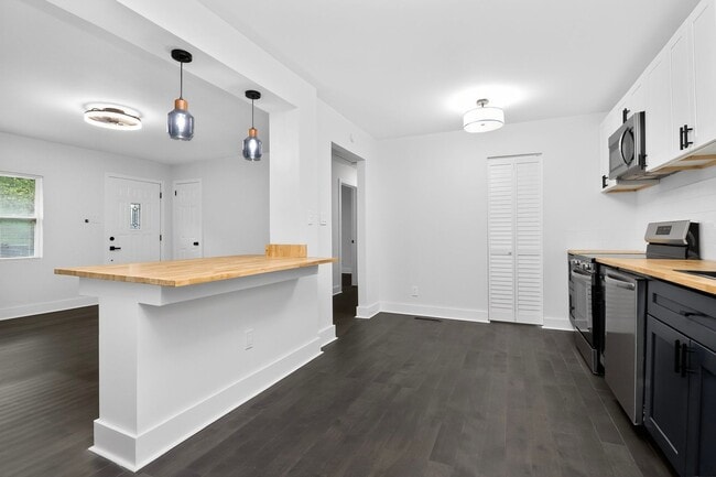 Building Photo - Charming 3BR/2BA Home located in NoDa!