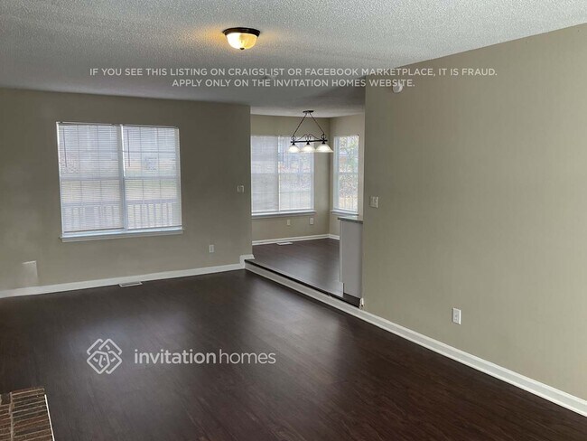 Building Photo - 2343 Century Oaks Ln