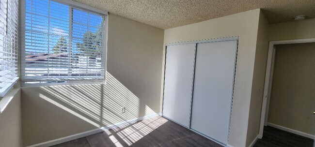 Building Photo - North Camino Alto - 255