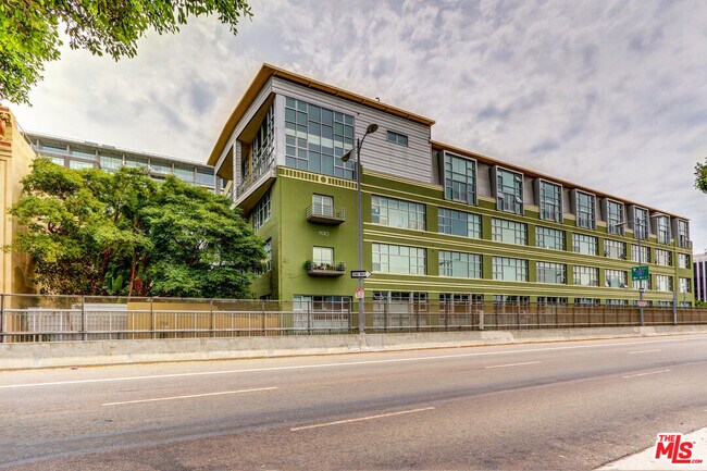 Building Photo - 1130 Flower St