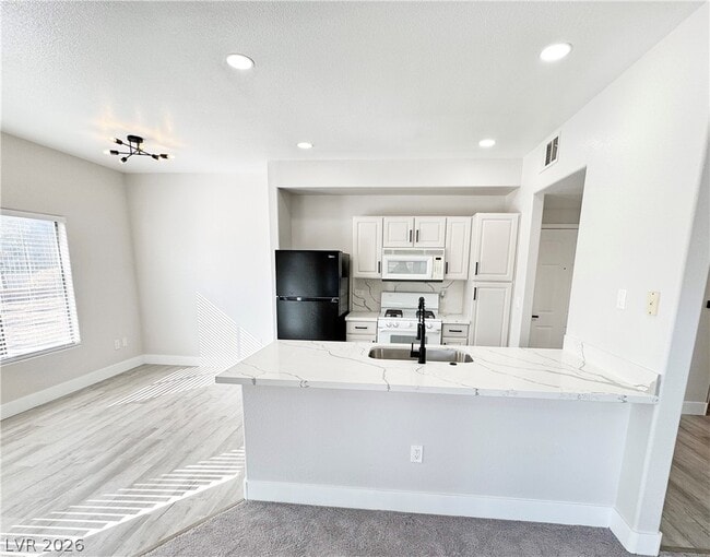 Building Photo - 8250 N Grand Canyon Dr