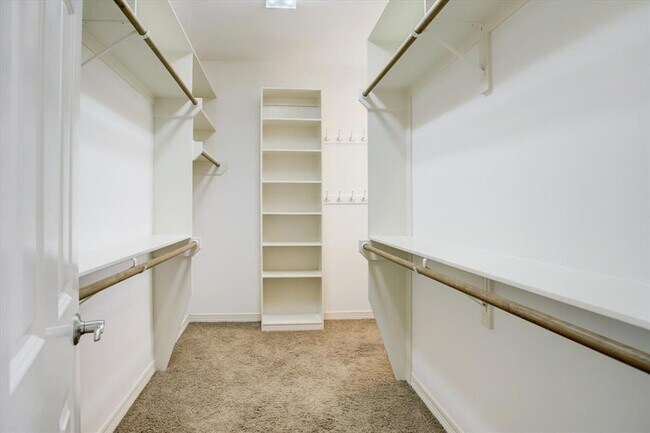Building Photo - 6638 Minola St