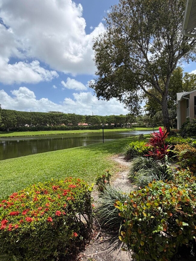 Building Photo - 13811 Oneida Dr