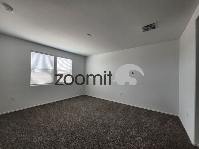 Building Photo - 701 N 13th Pl