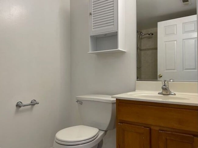 Building Photo - 2b1b unit in Chinatown Prime Location