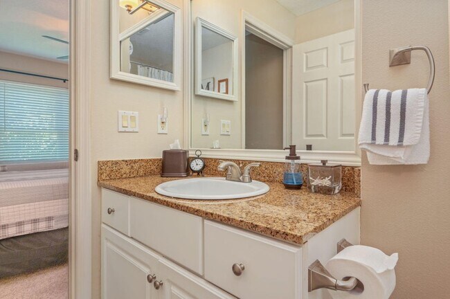 Building Photo - 4276 Calinda Ln