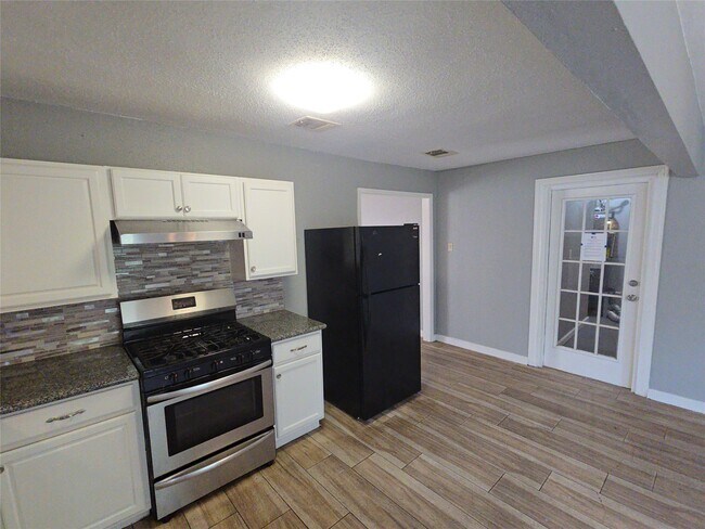 Building Photo - 5115 Balkin St