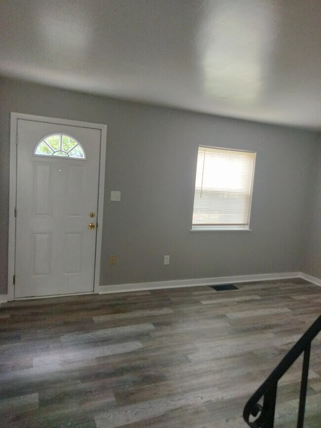 Building Photo - 4 Poplar St