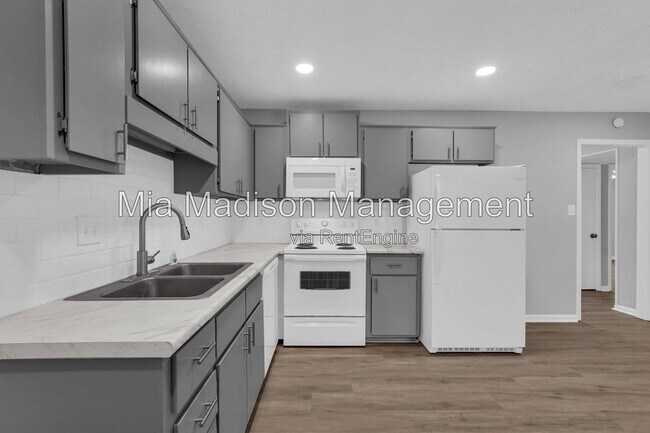 Building Photo - 111 E Mell St