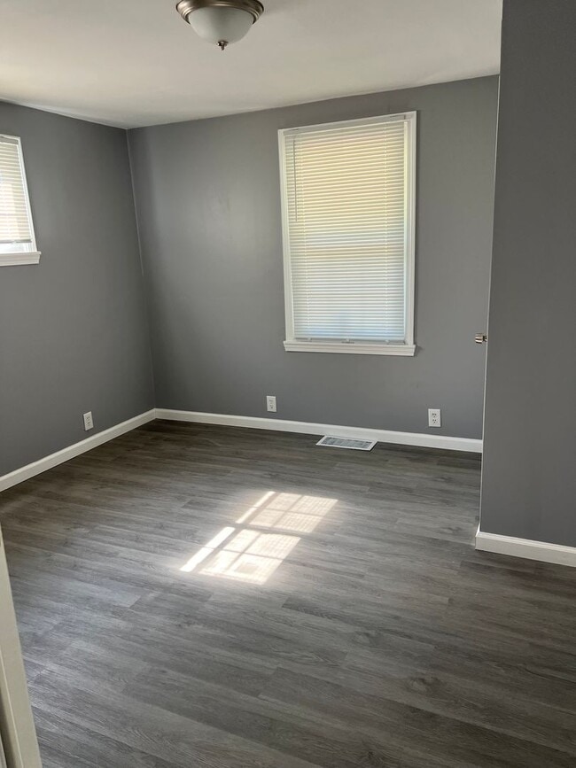 Building Photo - Beautifully Updated 2+ Bedroom Home with P...