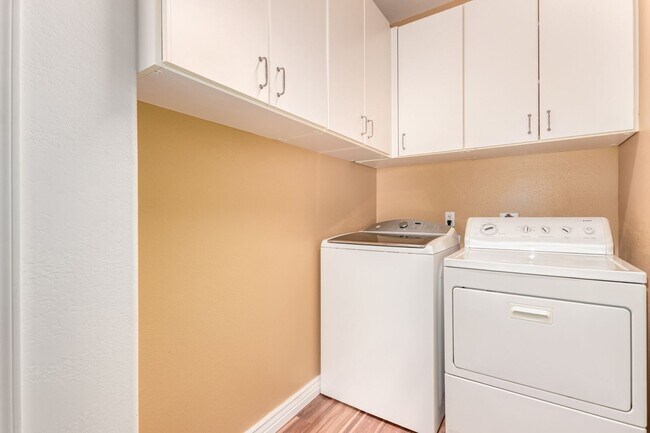 Building Photo - 4 Bedroom 2.5 Bath w/3 Car Garage in Superstition Springs****$1000 off first months rent*****