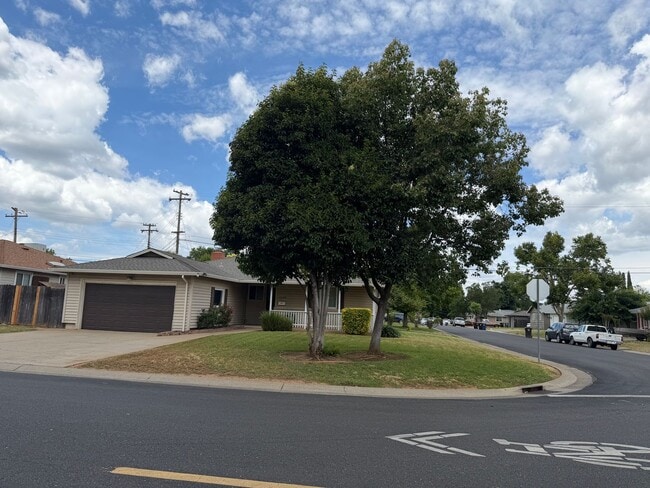 Building Photo - Gorgeous Rancho Cordova Home on Large Corner Lot!