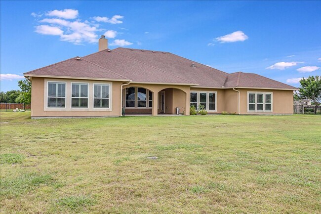 Building Photo - 6241 Lago Vista Dr