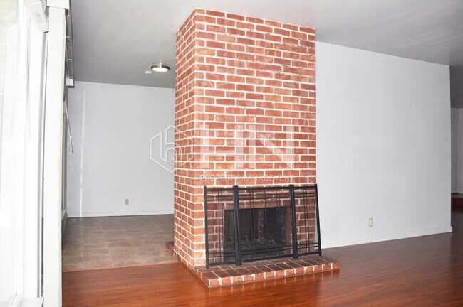 Building Photo - 6568 Flanders Dr