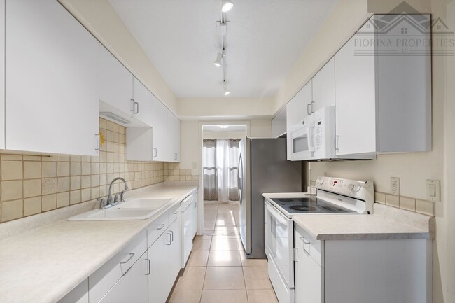 Building Photo - 3161 Plaza Blanca