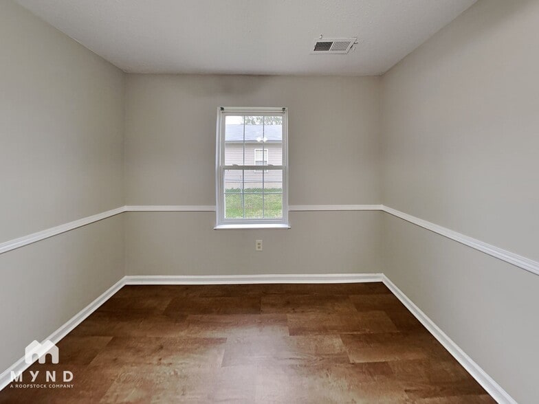 Building Photo - 545 Newell St NW