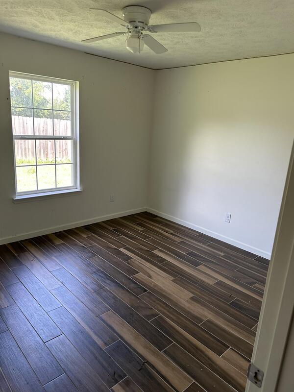 Building Photo - 30 Edith Cv