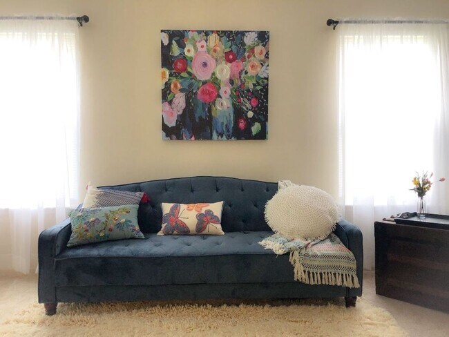 Building Photo - Short Term furnished rental available month to month