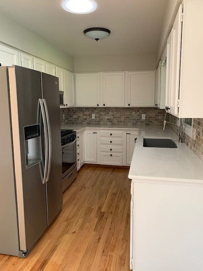 Building Photo - Beautiful 4 Bedroom Quad Level Located in Buffalo Ridge!!!!