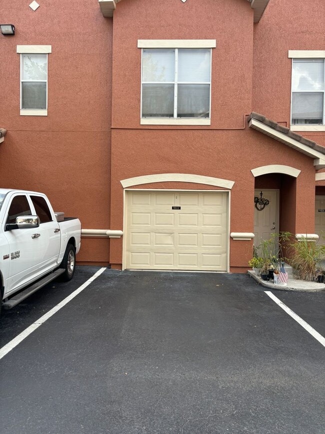 Building Photo - 3Bdrm 2Bath w/ garage -- Gated Community o...