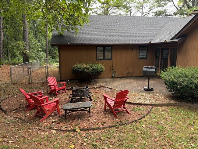 Building Photo - 80 Mayfair Dr