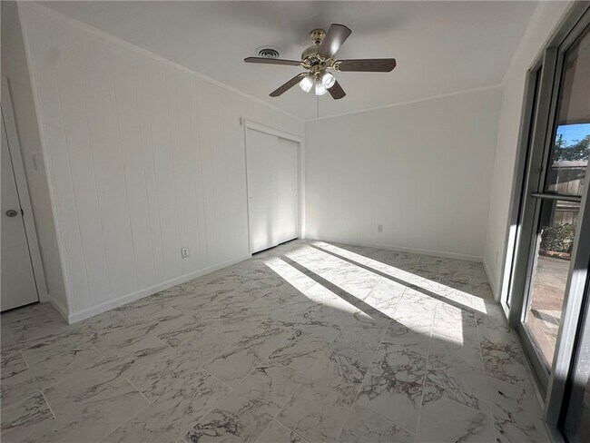 Building Photo - 136 Daniel Moore Ave