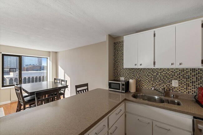 Building Photo - 19 S 1st St