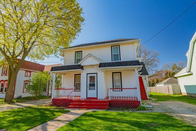 Building Photo - 427 Vernal Ave