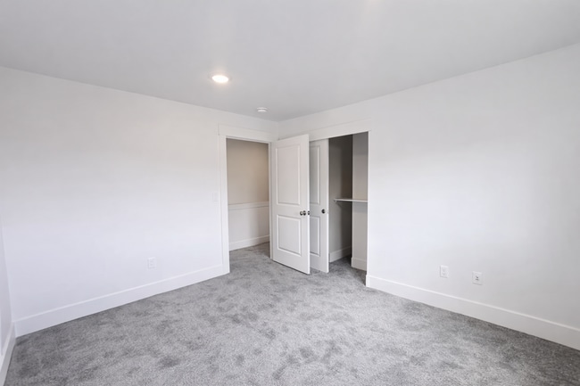 Building Photo - $1000 OFF YOUR 1ST MONTHS RENT! BRAND NEW TOWNHOME IN THE DESIRABLE SOUTHRIDGE AREA!