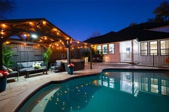 Building Photo - 529 Pebblecreek Dr