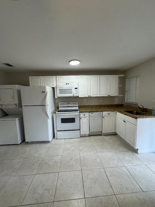 Building Photo - 700 SW 15th Ave