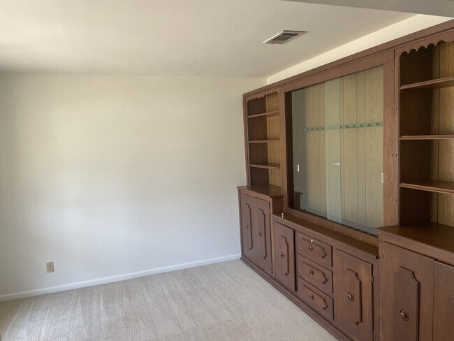 Building Photo - 1219 Neal Pickett Dr