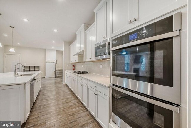 Building Photo - 6425 Greenleigh Ave