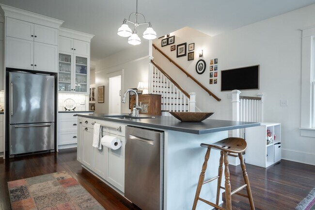 Building Photo - 290 Milledge Cir