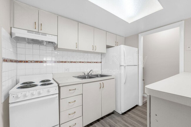 Building Photo - 5123 Curry Ford Rd