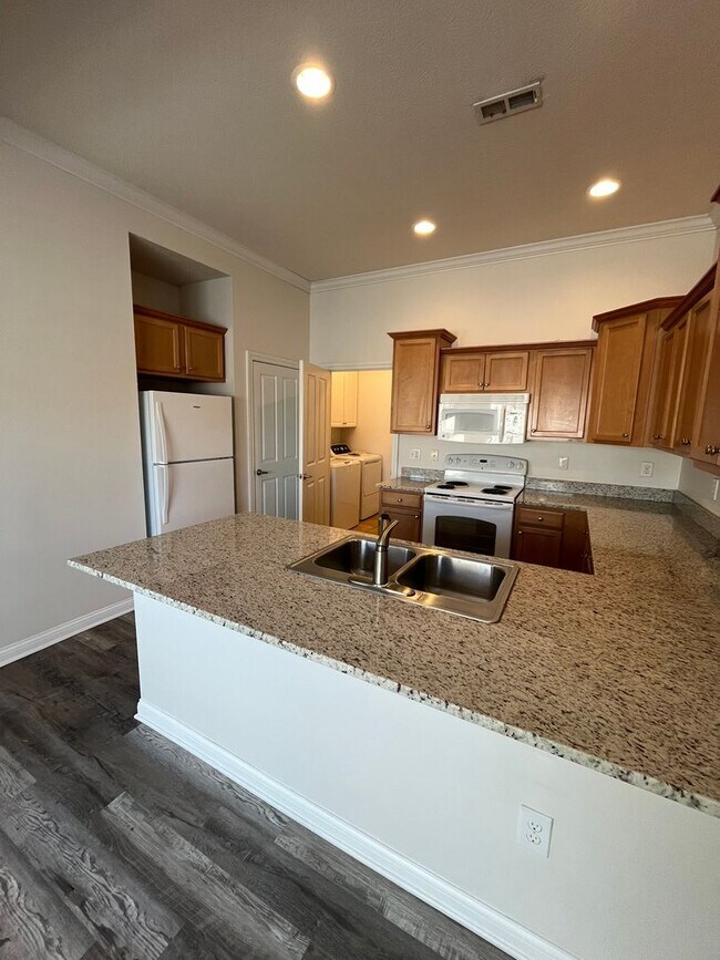 Building Photo - 2 Bedroom, 2 Bathroom Condo in The Woods a...