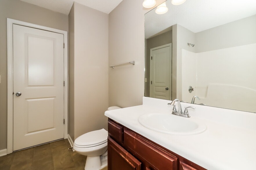 Building Photo - 468 Darbys Run Ct