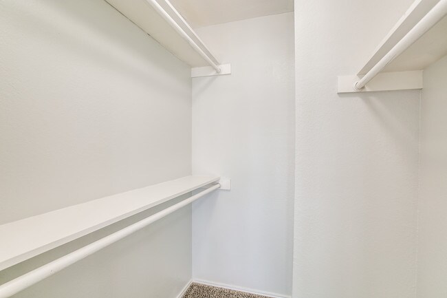 Building Photo - 3200 Meadow Park Dr