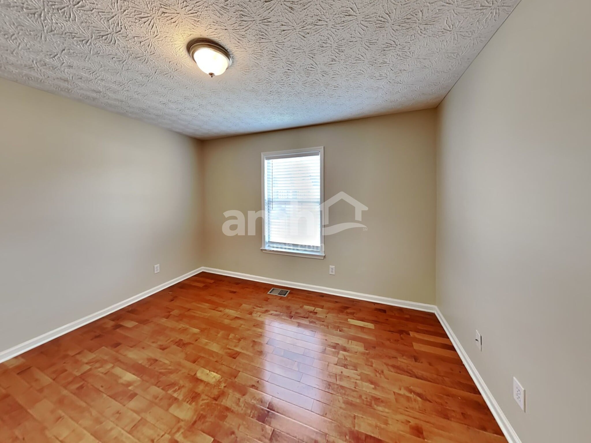 Building Photo - 508 Silver Maple Ln