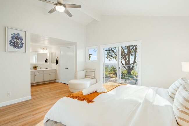 Building Photo - 10961 Limetree Dr