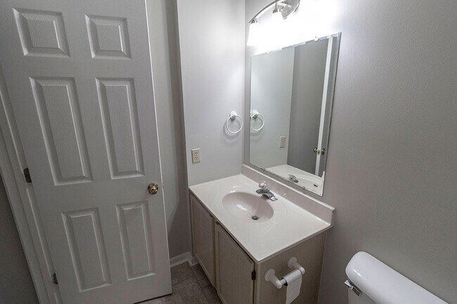 Building Photo - 214 Nikki Way