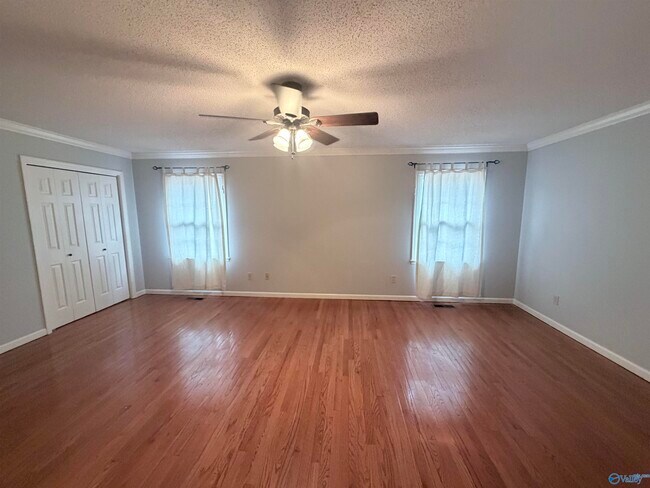 Building Photo - 248 W Lake Cir